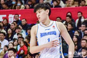 手感火热!曾凡博11中8高效拿下22分8板1助1断 正负值+17