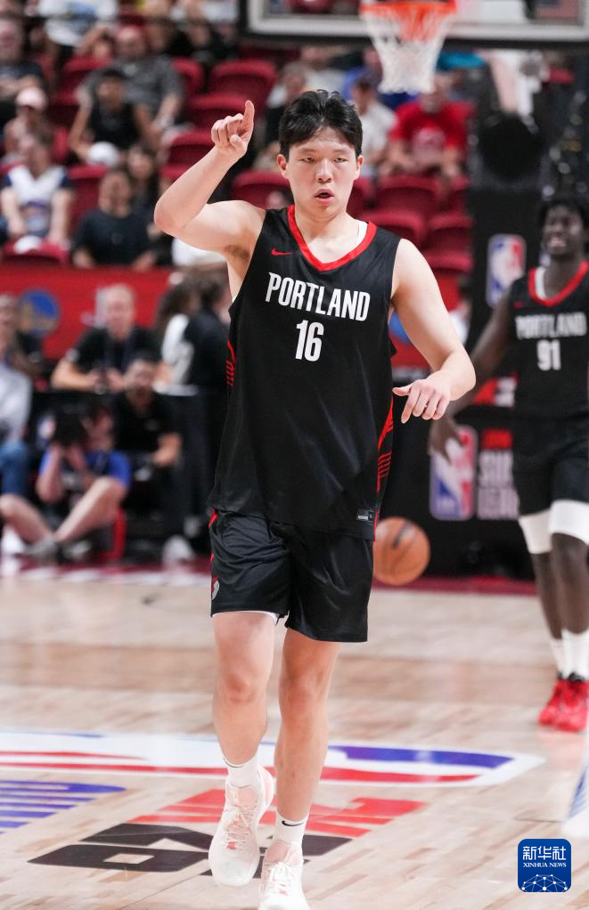 杨瀚森两场夏季联赛表现不俗,体能有待加强,失误还需减少