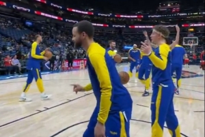 Baccara Gaming-逆天‍♂️库里热身超高抛物线上篮 皮球弹地后从筐下钻出