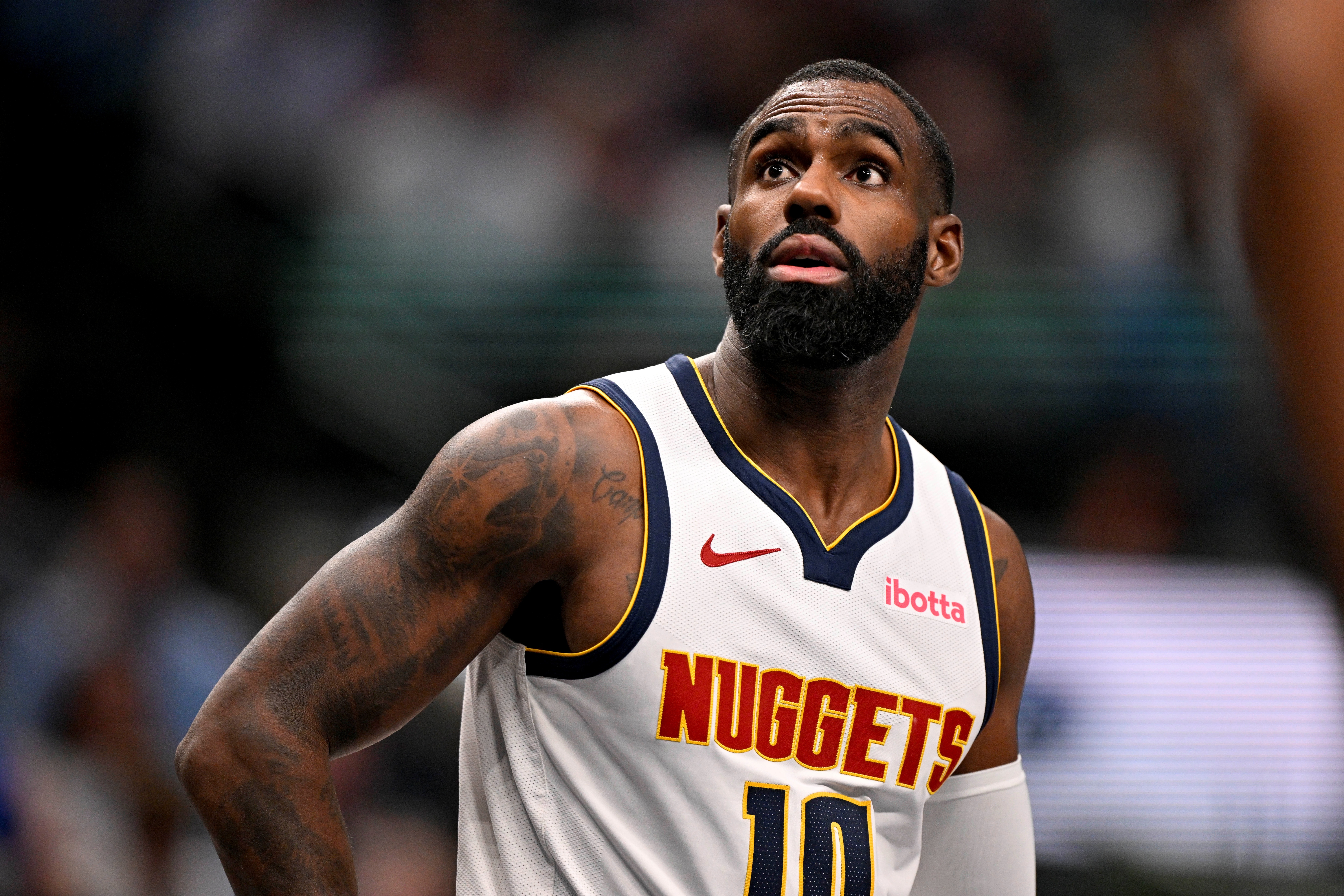 打得啥啊！小哈达威半场6中1仅拿2分 无其他任何数据